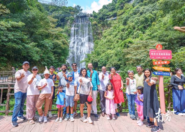 广东省旅游，拥抱团队，共赏南国风情万种